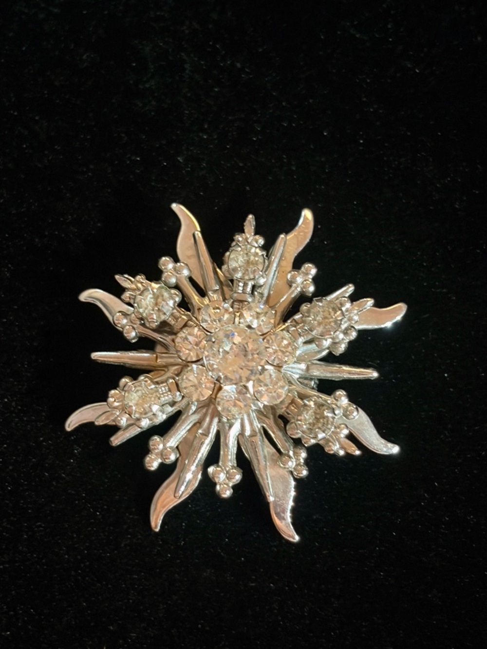 Vintage 1950s Sparkling Silver Starburst Brooch - Clear Crystal Accent - Picture 2 of 6